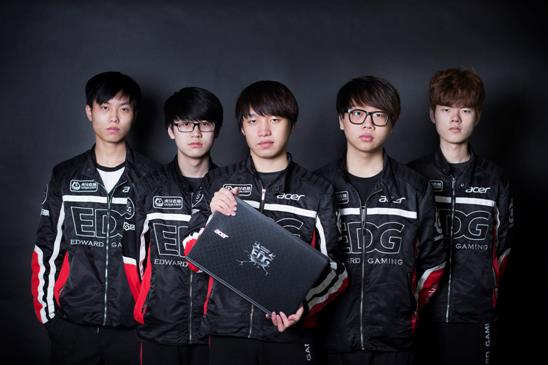 1-2！阿森纳遭读秒绝杀！曼城3-0大胜差2分，日本中场绝平利物浦