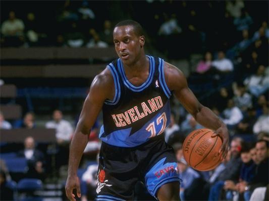 欧冠连续赛季进球纪录：本泽马、梅西连续18赛季进球第1